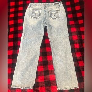 VIGOSS straight leg, light washed jeans.